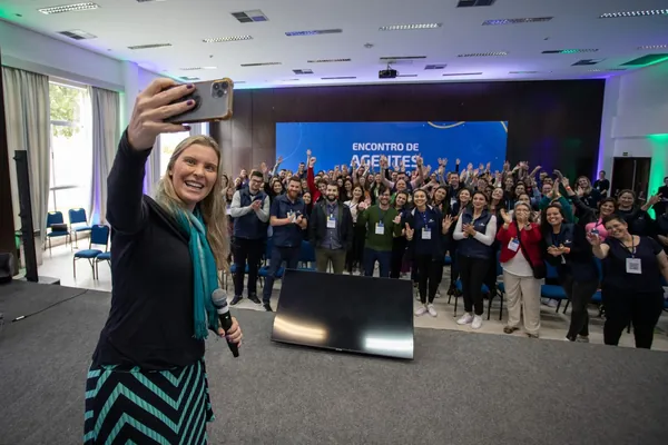 ENCONTRO DE AGENTES: Karina Oliani encerra o evento com a palestra “Qual é o seu Everest?”