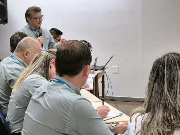 Novos gerentes são apresentados na reunião mensal de avaliação da Credicoamo