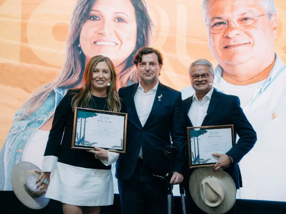 Sérgio Mendes e Rose Machado, do RIC Rural, são homenageados pela Alep