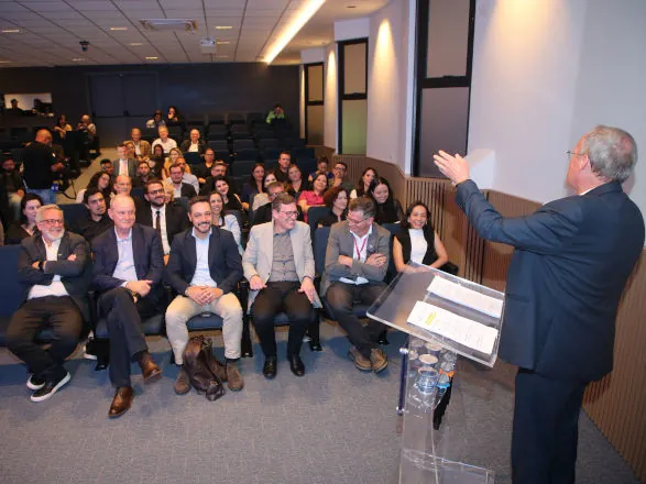 Solenidade de entrega é realizada com a presença de autoridades, lideranças e convidados