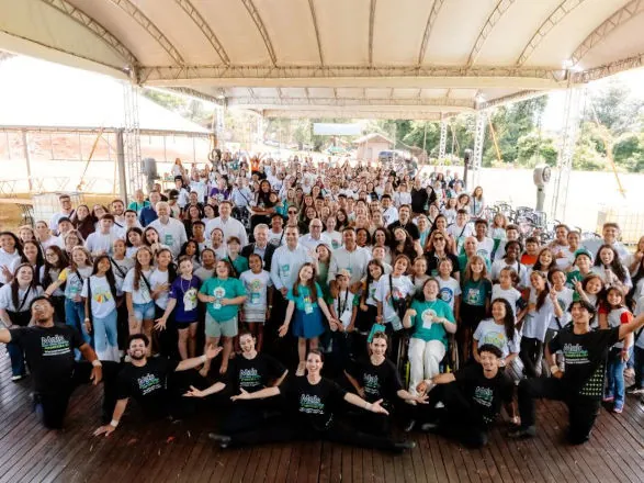 Sicoob Central Unicoob celebra marco de 100 Cooperativas Mirins com grande evento em Campo Mourão