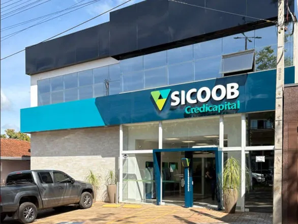 Sicoob Credicapital entrega agência reformada para cooperados após tornado em Rio Bonito do Iguaçu