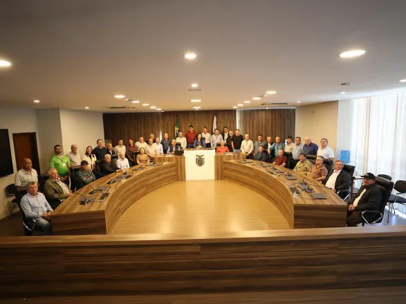 Assembleia Legislativa recebe cooperativistas em ação de educação política do Sistema Ocepar