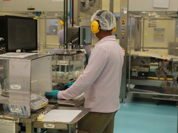 Indústria nacional varia 0,1% em março e acumula alta de 3,1% em 2026