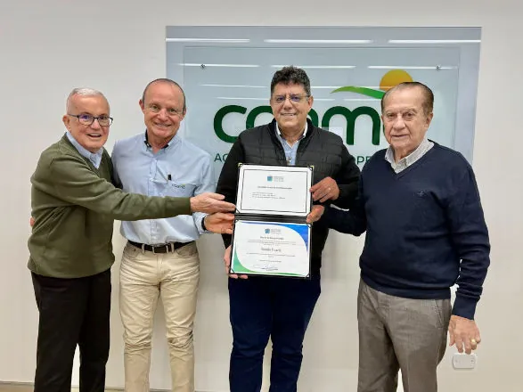 Assessor de Comunicação da Coamo recebe moções das Assembleias Legislativas do PR e MS 