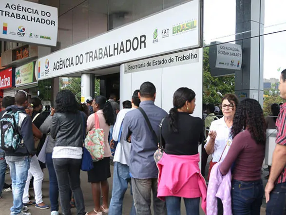 Com taxa de 5,8%, desemprego cresce no trimestre encerrado em abril