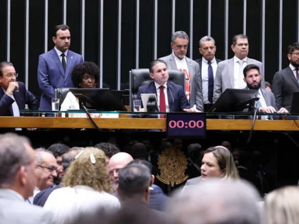 Câmara aprova em dois turnos fim da escala 6x1 com jornada máxima de 40 horas semanais