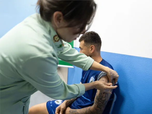 Unimed Londrina promove vacinação contra gripe para atletas e equipe do LEC