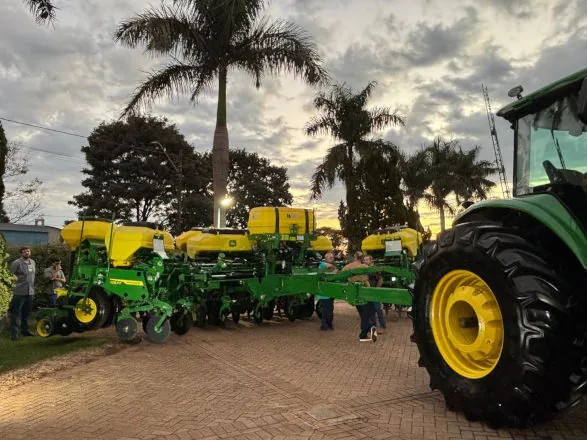 Cocamar Máquinas promove lançamentos regionais de novos maquinários John Deere